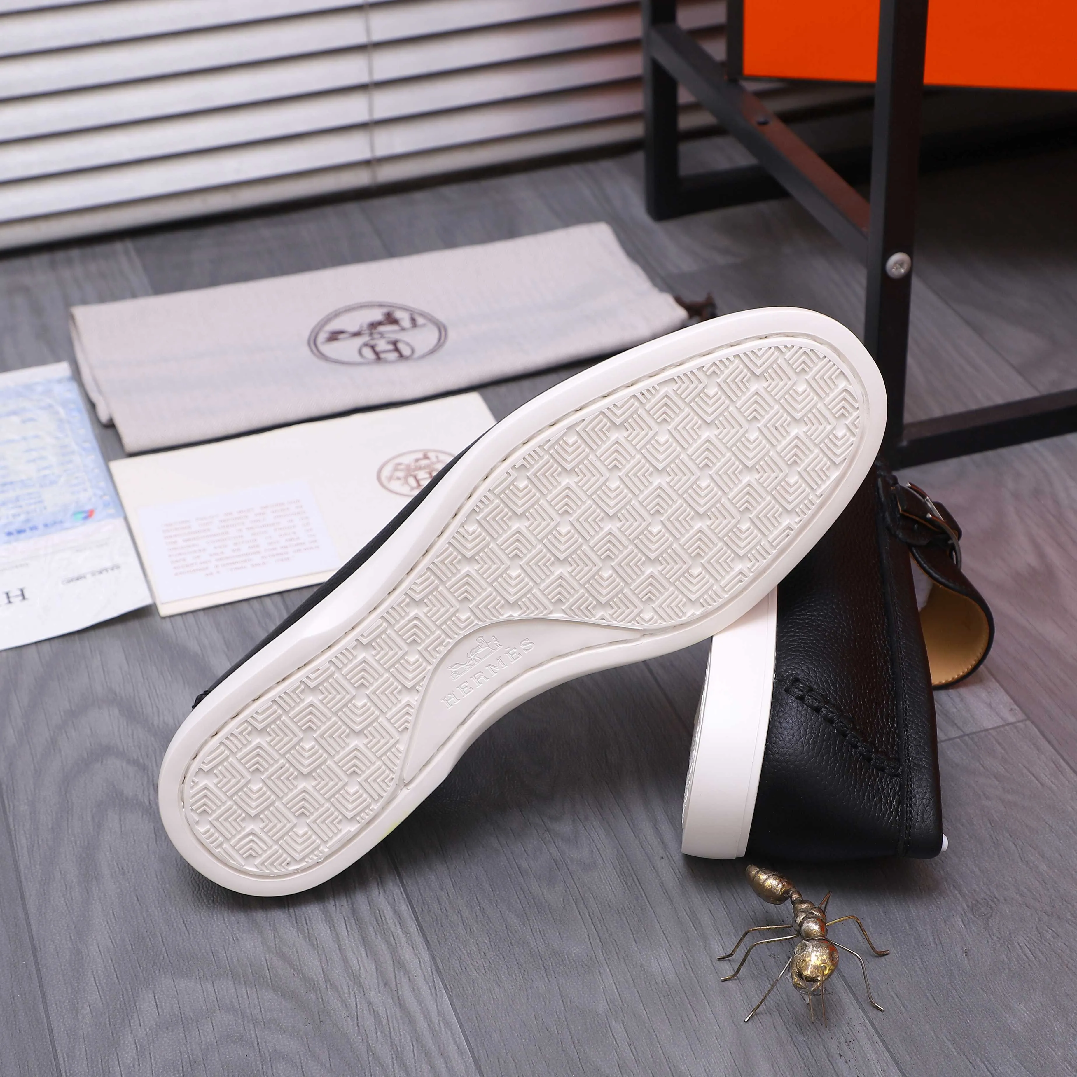 Men's shoes 💰p560 Product trademark: HERMES "Hermes" casual slip-on men's shoes. Regular size: 38-46 (45.46 is custom-made and non-returnable) Product materials: Selected pebbled cowhide upper, cowhide lining, original foam rubber ultra-light sole
